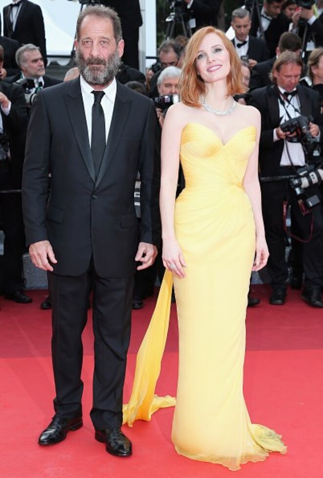 Vincent Lindon e Jessica Chastain em Versace