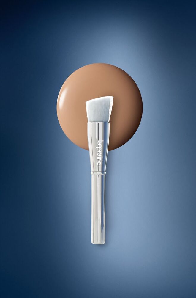 Cellular Swiss Ice Crystal Transforming Cream SPF 30 é um produto de ação tripla que alia os benefícios do cuidado da pele, à cor e à proteção UV.  O cuidado de aperfeiçoador da tez defende e protege ao mesmo tempo que ilumina e uniformiza o tom de pele, refinando o aspeto dos poros e conferindo à pele uma luminosidade natural. 