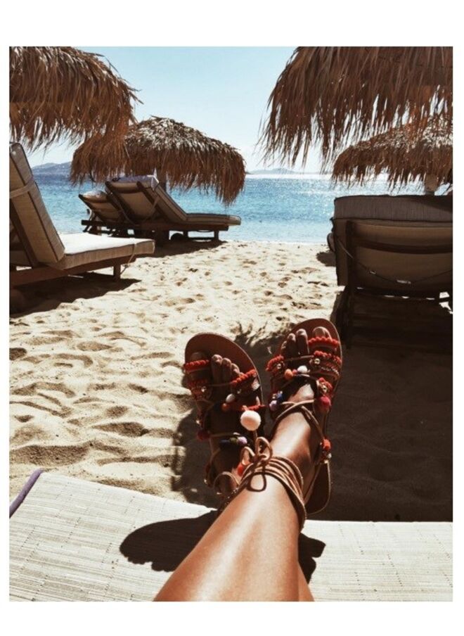 @sincerilyjules | Julie Sariñana  