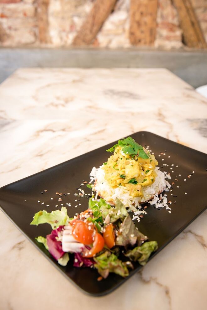 Pão Tostado com Caril de Bacalhau e Coentros | Café do Rio Hamburgueria Gourmet, Rua da Alfandega 114