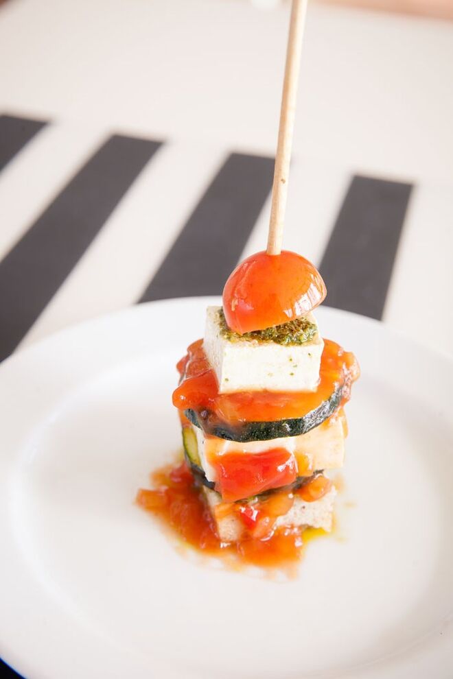 Pão de Farinheira com Rúcula, Tomate Cherry, Maionese de Alho e Mangericão | Dog Town Burger Joint, Travessa Água da Flor nº 42