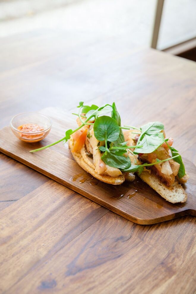 Mini Sloppy Joe com Queijo e Cebola Frita | Esplanada Príncipe Real, Praça do Principe Real