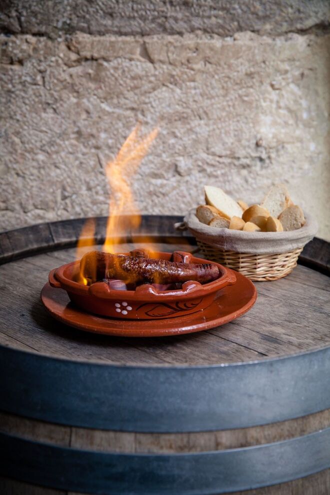 Chouriço Assado em Pão Baguete com molho Oriental | Mercearia Tosca, Rua Nova do Carvalho 72
