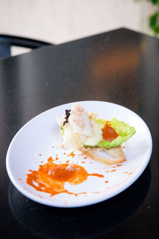 Bacalhau Confitado Brandade, Ovas de Bacalhau, Coulis de Pimentos e Azeitonas | Pão à mesa, R. D. Pedro V, nº 44