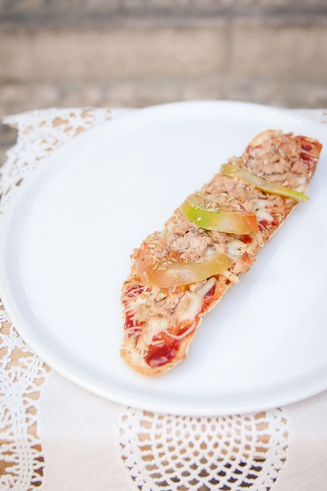 Degustação Variada com Caviar, Salmão, Espinafre, Brie, Queijo Philadélfia e Molho Tomate | Soul Coffe, Rua da Madalena, 226