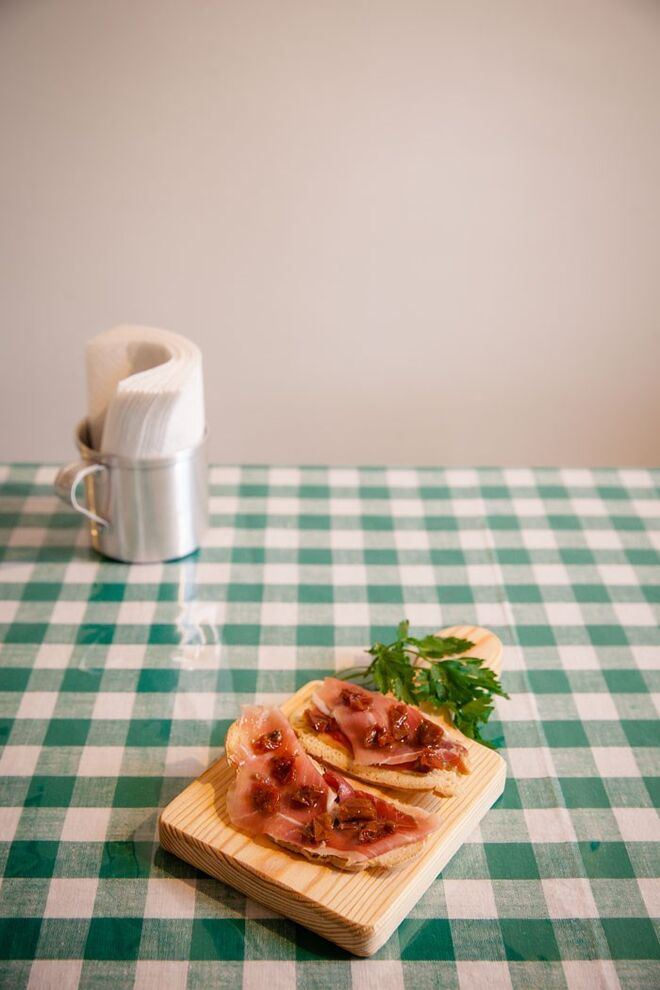 Torricada de Sardinha, em cama de Pimento Assado, com Salpicos de Limão | Taberna à Lapa, Rua Garcia de Orta, 12