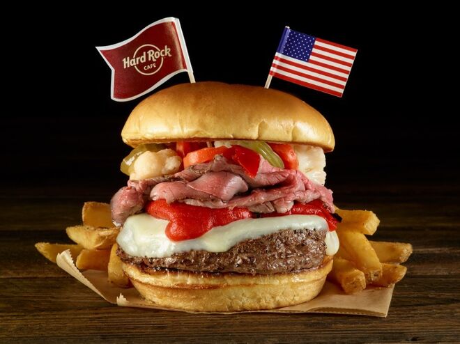 Giardiniera Deli - Chicago, Estados Unidos (hambúrguer coberto por rosbife, queijo Provolone derretido, pimentas giardiniera e maionese sriracha).