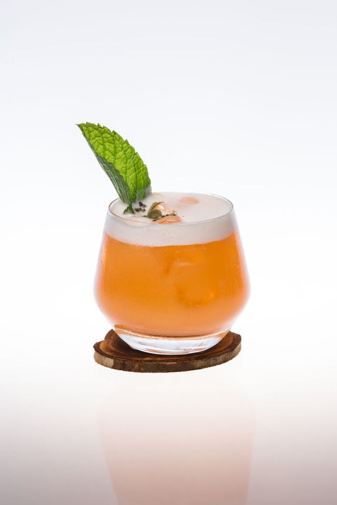 HAIG CLUB LOLA BUNNY