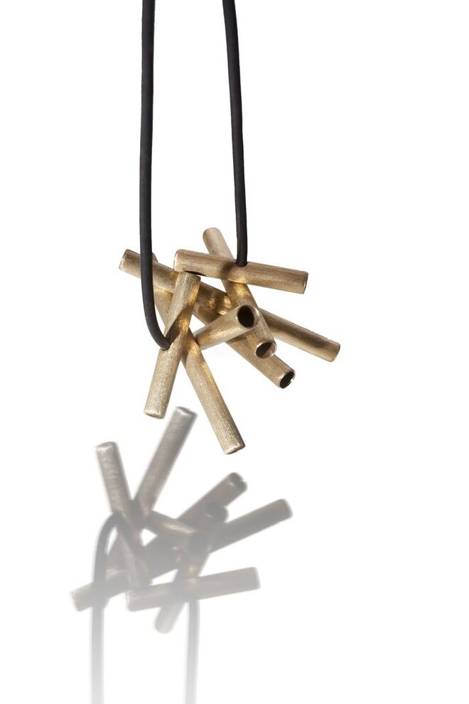 Ana Paula Allen, Arch - UP, Colar de tubos com banho em ouro, €45