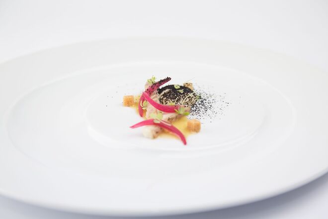 Enguia fumada, rábano, beringela queimada, miso e cebolas | Chefe João Rodrigues | Fotografia: CatarinaPires@clementinethings
