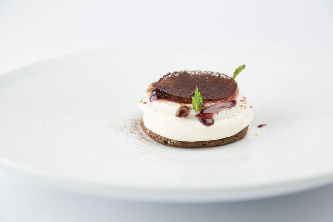 Tirami-sud: Creme de mascarpone e iogurte, biscoito de Ristretto, aromatizada com bergamota e alcaparras da Sicília | Chefe Alessandro Negrini | Fotografia: CatarinaPires@clementinethings