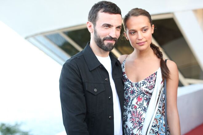 Nicolas Ghesquiere e Alicia Vikander 