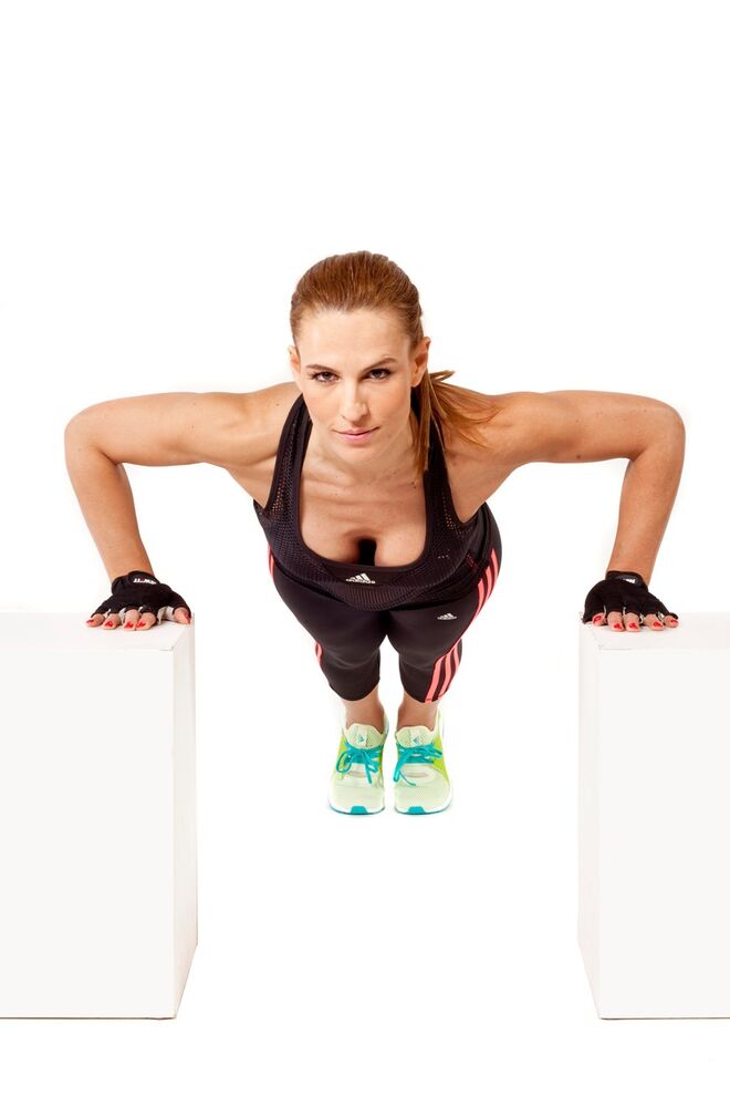 Top e leggings em poliéster, Adidas by Stella McCartney.