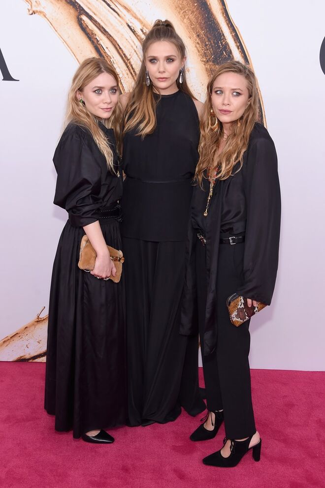 Elizabeth Olsen e as gémeas Mary-Kate e Ashley Olsen, vestidas pela sua marca The Row