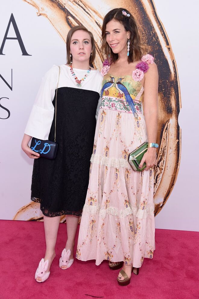 Lena Dunham, em Creatures of the Wind, e Irene Neuwirth