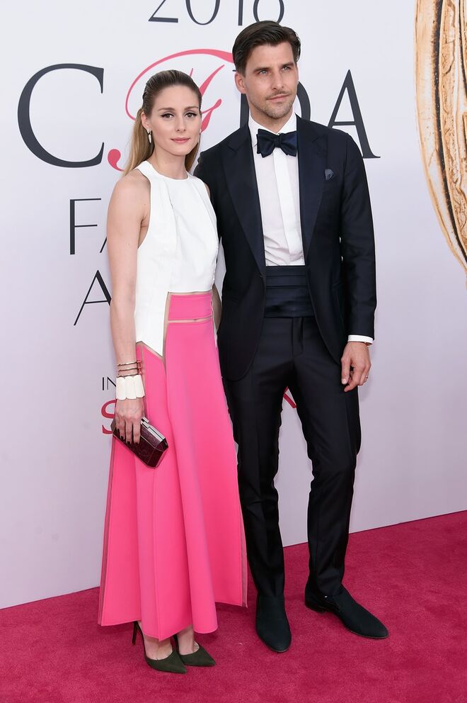 Olivia Palermo, em Carolina Herrera, e Johannes Huebl