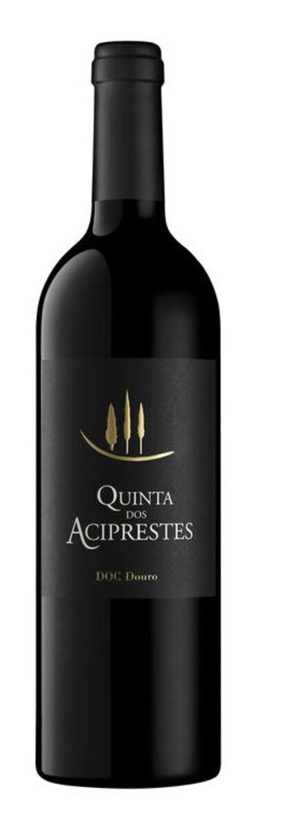 Quinta dos Aciprestes Tinto 2014 | É um tinto jovem e profundo na cor e bastante frutado, com notas leves de baunilha da madeira onde estagiou. Ideal para acompanhar pratos de carne. €9,00 