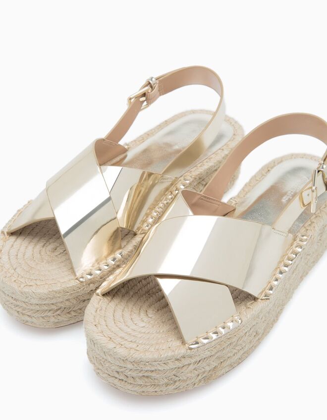 Stradivarius, €29,95