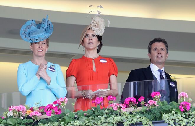 Sophie, Condessa de Wessex, com a Princesa Mary e o Príncipe Frederik da Dinamarca