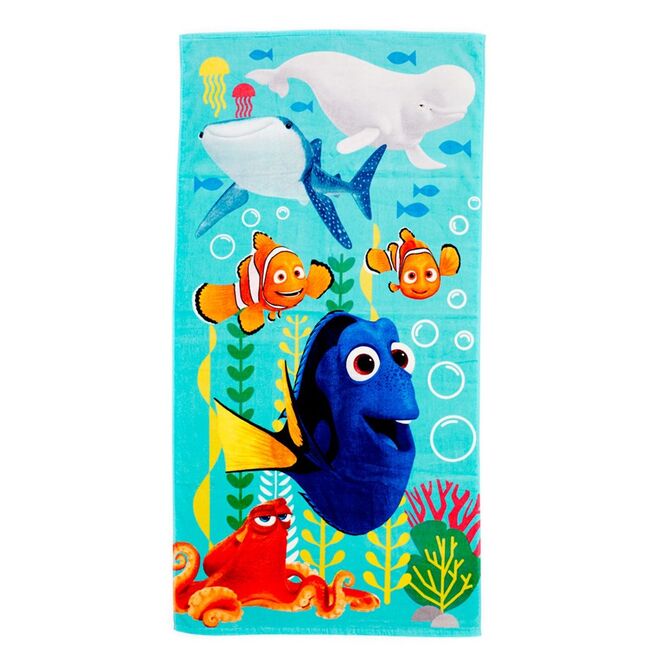 Toalha de Praia À Procura de Dory: As ilustrações dos protagonistas do novo filme vão causar sensação entre os banhistas com esta toalha de algodão. 19,90 €