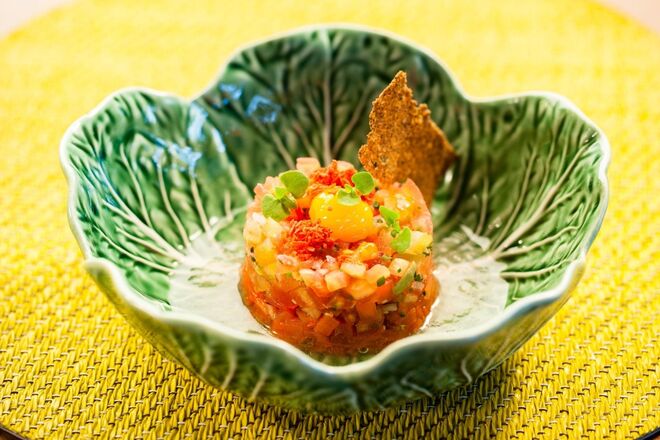 Tártaro de tomate e orégãos