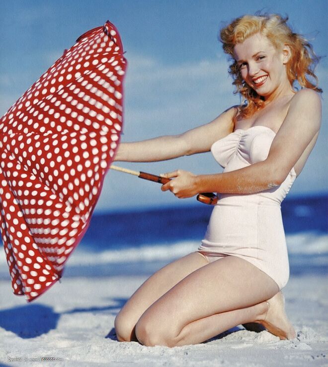 Marilyn Monroe at Tobay Beach, Long Island, 1949