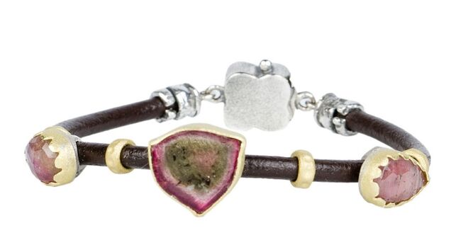 Pulseira em couro, ouro prata e turmalinas, preço sob consulta