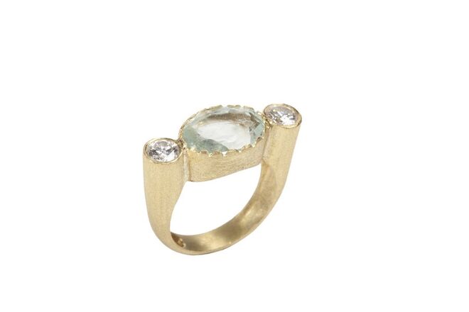 Anel "Numa ilha" em ouro água marinha e diamantes €890