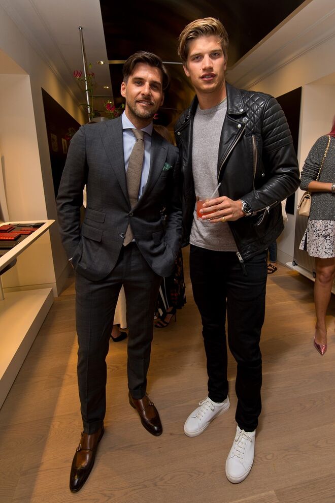 Johannes Huebl e Toby Huntington-Whiteley