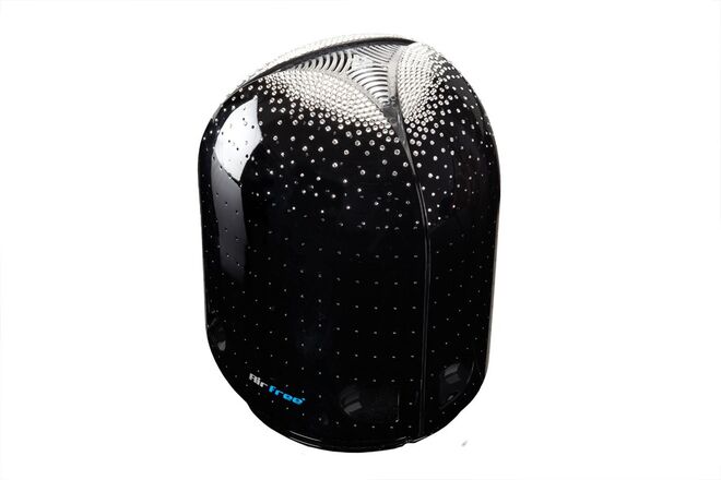 Da linha de design exclusivo da Airfree, purificador do ar em ónix, com cristais Swarovski (preço sob consulta)