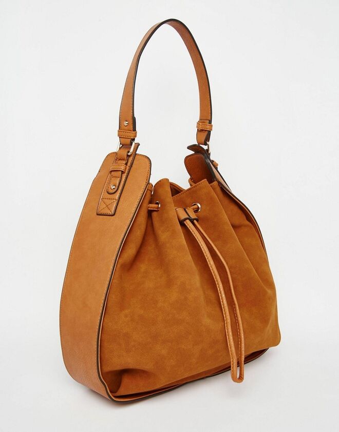 Asos, antes a 32,38€ a agora a 19,01€, em www.asos.com