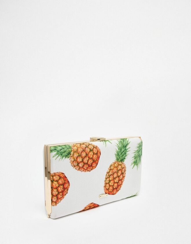 Asos, antes a 63,38€ a agora a 35,21€, em www.asos.com