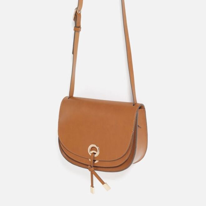 Zara, antes a 25,95€ e agora a 15,99€