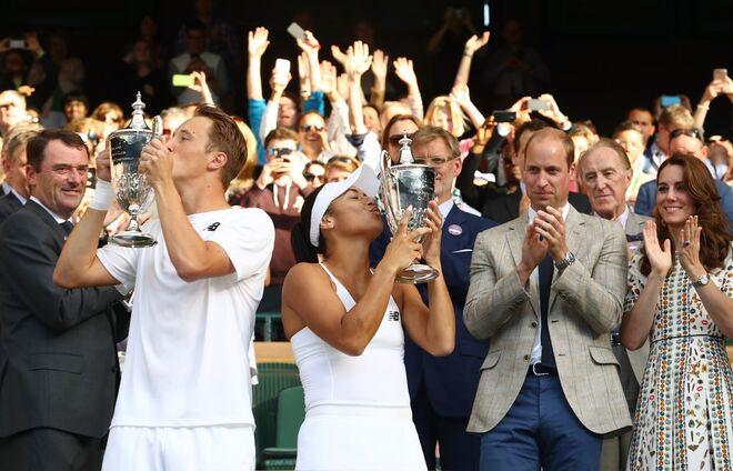 Kate e William com os vencedores do torneio de Wimbledon