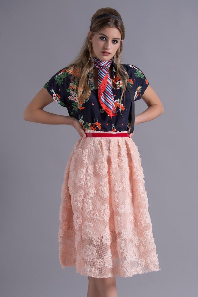 MODERN BRIGITTE | Stylist, Alexandra Teodoro. Modelo, Andrea, Elite Lisbon | Camisa e brincos, Zara.  Saia, H&M. Lenço, Stradivarius. Cinto, Lacoste