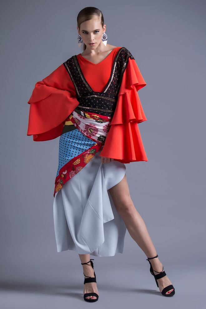 MODERN GYPSY | Styling: Andreia Beleque, Modelo: Martina Voborníková, L’Agence | Colete, lenço e sandálias, Zara; Body, Nizza; Saia, Chanel na Du Chic à Vendre; Brincos, H&M.