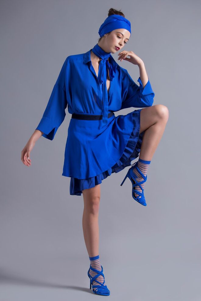 THE MONOCHROMATIC BLOCK WAVE | Stylist: Daniela Sá Modelo: Maria Tordo / L'Agence | Blusa e vestidos, Mango Turbante e echarpe da produção Cinto, Stradivarius Meias, Oysho Sandálias, Zara