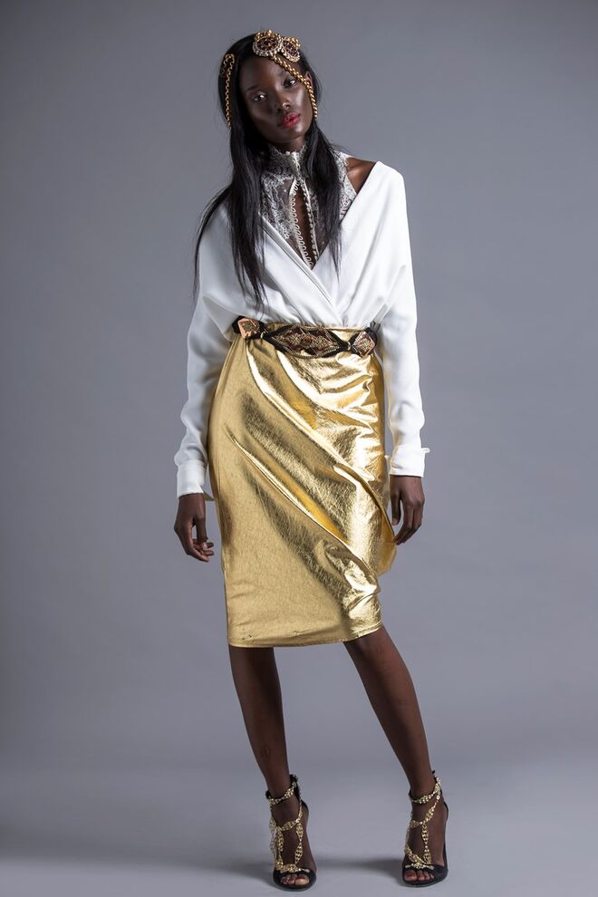 URBAN BAROQUE | Styling: Diogo Ilyas Baig, Modelo: Djena Embaló (L'Agence) | Bolero, Rosa Clará na Du Chic à Vendre Saia, Du Chi à Vendre  Cinto usado como headpiece na Du Chic à Vendre Cinto, Dolce & Gabbana na Du Chic à Vendre Sandálias, Luís Onofre