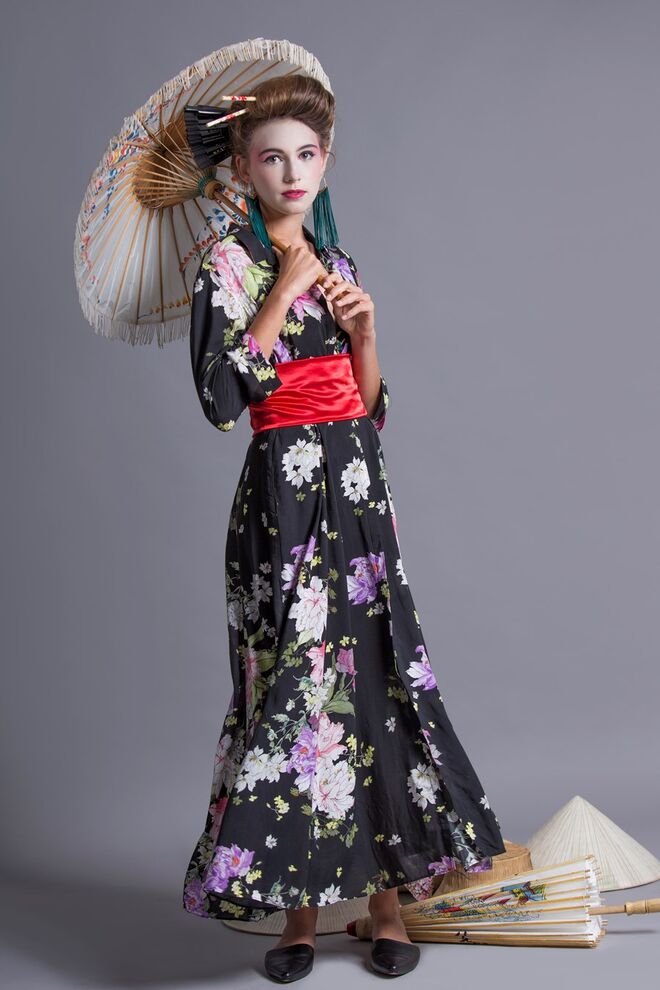 ORIENT UNRAVELLED | Styling: Vanda Sequeira; Modelo: Yarina Palytsya, Elite Lisbon | Vestido, Zara; Chapéu, O Diabo Gosta; Cinto da produção; Sapatos, H&M