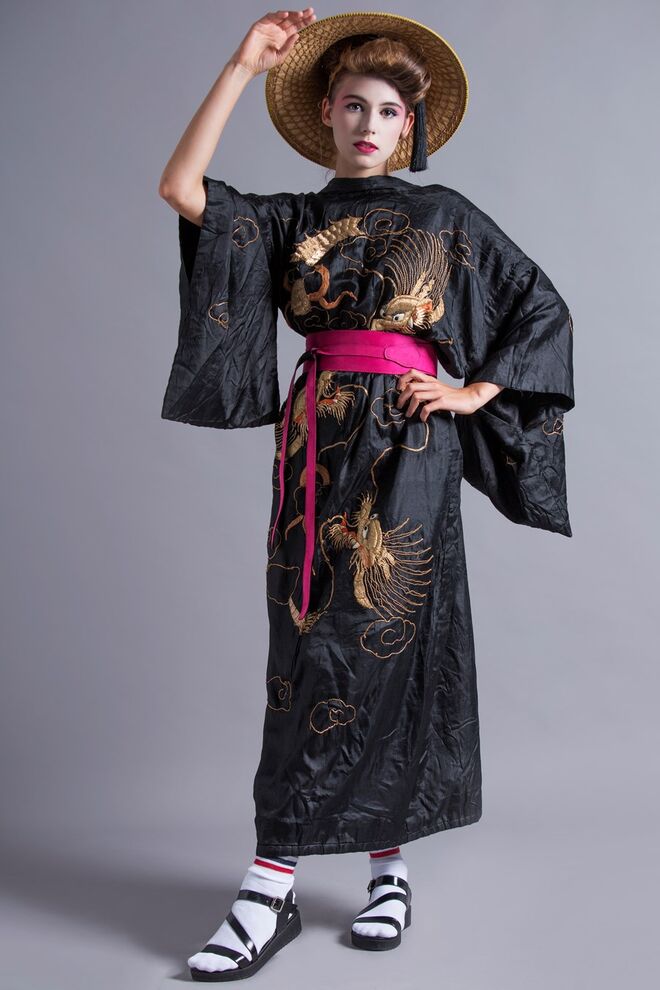 ORIENT UNRAVELLED | Styling: Vanda Sequeira; Modelo: Yarina Palytsya, Elite Lisbon | Kimono e chapéu, O Diabo Gosta Cinto e Sandálias da produção