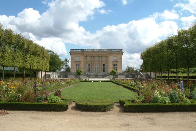 LE PETIT TRIANON 