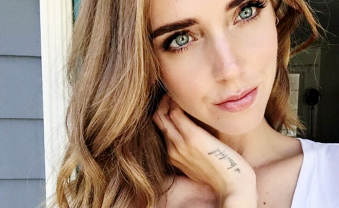 As tatuagens de Chiara Ferragni | "#beautiful" na mão direita