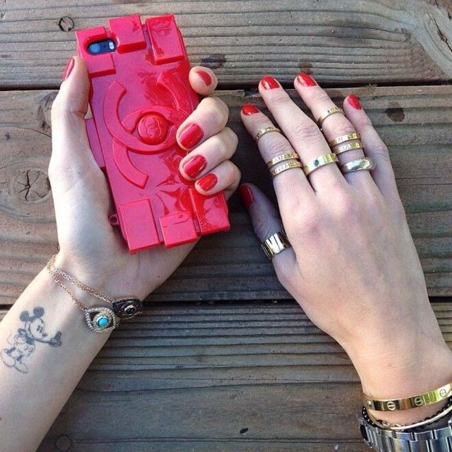 As tatuagens de Chiara Ferragni | Selfie do Mickey no pulso esquerdo