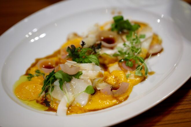 Ceviche tropical de peixe do dia com banana (€13)