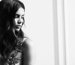 Sara Sampaio no novo videoclip de Kanye West