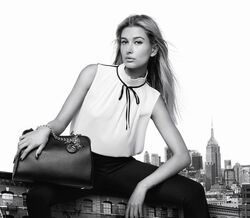 Hailey Baldwin é a nova musa de Karl Lagerfeld