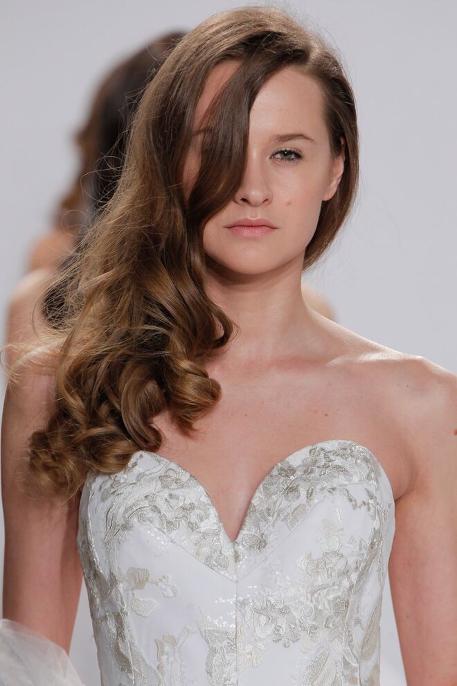 Christian Siriano Bridal Collection 2017 - Ondulação lateral