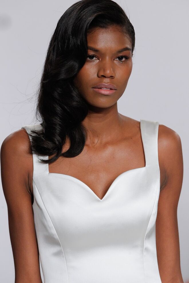 Christian Siriano Bridal Collection 2017 - Ondulação lateral