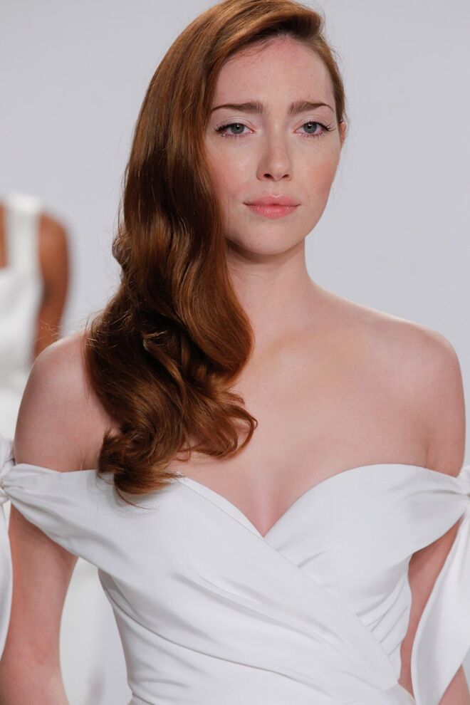 Christian Siriano Bridal Collection 2017 - Ondulação lateral