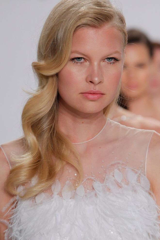 Christian Siriano Bridal Collection 2017 - Ondulação lateral